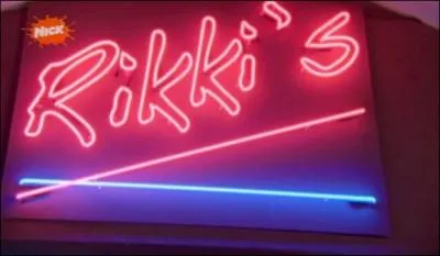 Qui ouvre le Rikki's dans la saison 3 ?