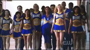 Qui est la coach des Hellcats ?