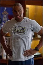 Avec qui Lewis termine-t-il le marathon de danse ?