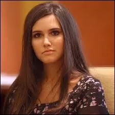 Sur quel rseau social poste-t-elle trois de ses compositions ( l'ge de 16 ans) ?