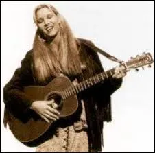 Le rpertoire de Phoebe Buffay, dans Friends, est assez folklorique : entre  Tu pues le chat ,  Petit poil fris ... et la chanson de la culotte qui s'intitule... ?
