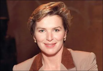 Voici Elise Lucet , elle svit sur ... .