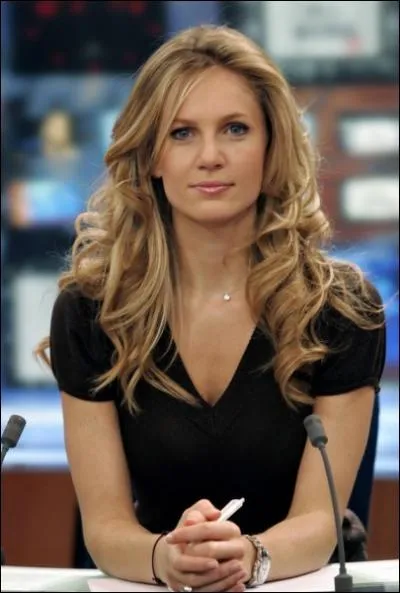 Voici Sandrine Corman, elle svit sur ... .