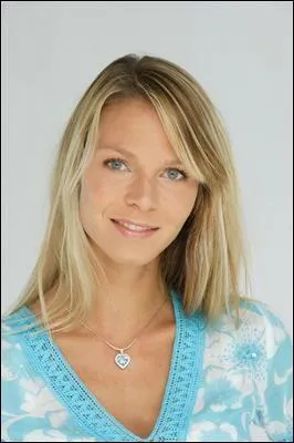 Voici Elodie Ageron , elle svit sur ... .