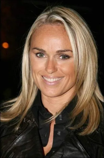 Voici Ccile De Menibus , elle svit sur ... .