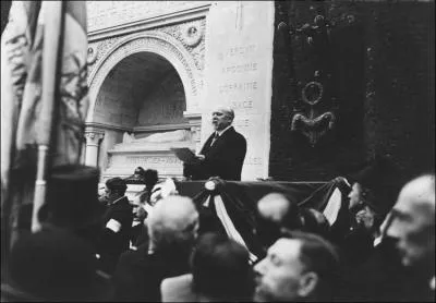 Quel ancien prsident de la Rpublique franaise se trouve sur cette photo ?