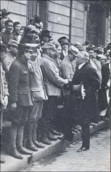 Quel ancien prsident de la Rpublique franaise se trouve sur cette photo ?