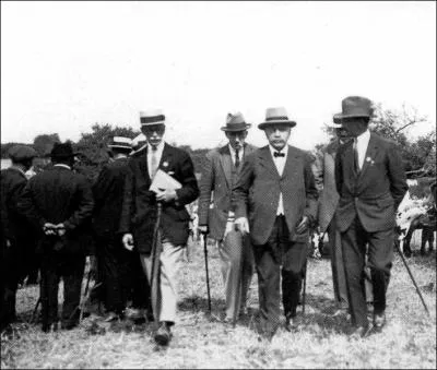 Quel ancien prsident de la Rpublique franaise se trouve sur cette photo ?