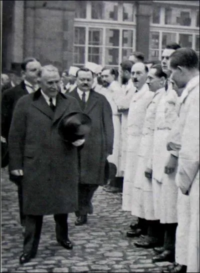 Quel ancien prsident de la Rpublique franaise se trouve sur cette photo ?