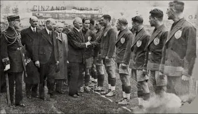 Quel ancien prsident de la Rpublique franaise se trouve sur cette photo ?