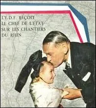 Il perd son pouse durant son mandat prsidentiel, il pense dmissionner mais change d'avis ne voulant pas entrainer une nouvelle crise politique :