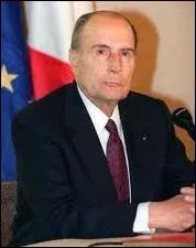 Qui est  l'origine du surnom familier de   Tonton   de Franois Mitterrand ?