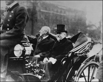 Quel ancien prsident de la Rpublique franaise se trouve sur cette photo ?