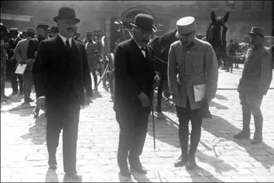 Quel ancien prsident de la Rpublique franaise se trouve sur cette photo ?