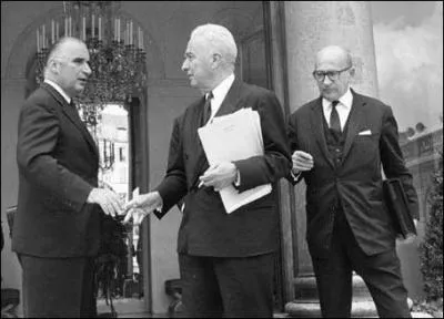 Quel ancien prsident de la Rpublique franaise se trouve sur cette photo ?