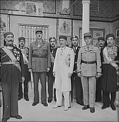 Quel ancien prsident de la Rpublique franaise se trouve sur cette photo ?