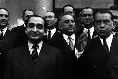 Quel ancien prsident de la Rpublique franaise se trouve sur cette photo ?