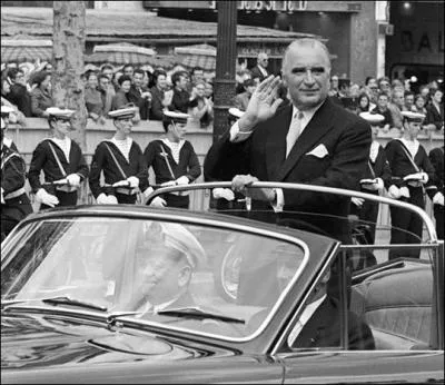 Quel ancien prsident de la Rpublique franaise se trouve sur cette photo ?