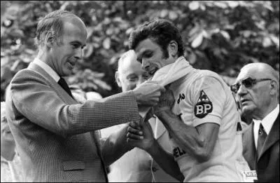 Quel ancien prsident de la Rpublique franaise se trouve sur cette photo ?