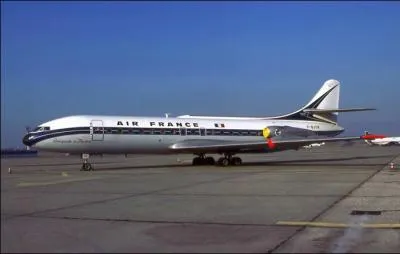 C'est Air France qui inaugure le 6 mai 1959 la premire ligne rgulire avec cet appareil.