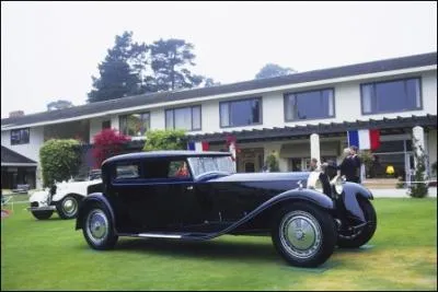 Sous l'immense capot de la Bugatti Royale se cache un norme moteur. Quelle est sa cylindre ?