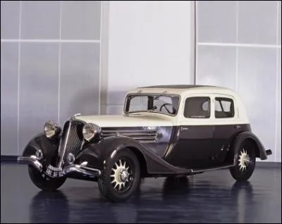 La Renault Nervastella est une petite voiture populaire.