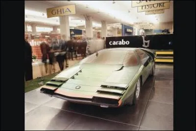 En quelle anne fut commercialise l'Alfa Romo Carabo ?