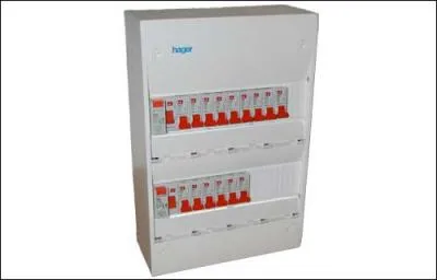 Quel doit-tre le pourcentage d'espace libre  respecter dans un tableau de distribution lectrique, selon la norme C15-100 ?