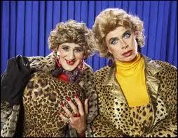 Qui accompagne Elie Semoun dans cette petite annonce ?