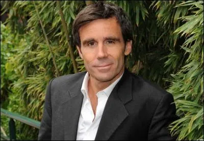 C'est David Pujadas qui officie sur ... .