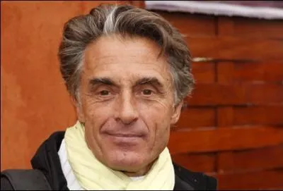 C'est Grard Holtz qui officie sur ... .