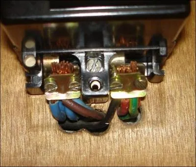 Ce branchement sous ce disjoncteur d'abonné 30 / 60 A...