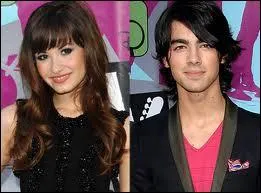 Comment s'appelle la star qui vient  Camp Rock ?