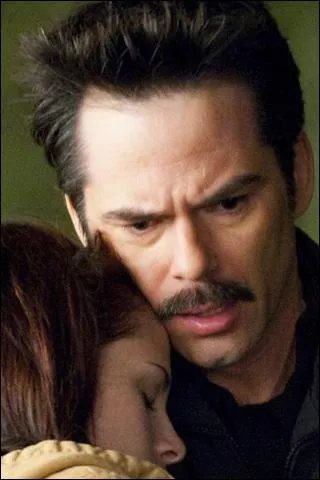 A quel ge Bella a-t-elle russi  se rebeller et  chapper  la garde de son pre ?