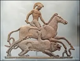 Il est le petit-fils de Sisyphe. Il a abattu la Chimre. Il est le plus grand tueur de monstres avant l'apparition d'Hracls, il s'agit de :