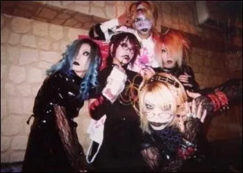 Quel tait le nom du groupe d'origine des fondateurs de The GazettE ?