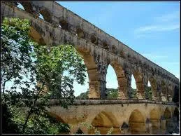 Comment s'appelle ce pont trs apprci des touristes ?