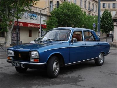 Elle est lancée en octobre 1969, en même temps que la Renault 12, sa principale concurrente française.