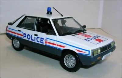 Sur  jumelle  de la 9, avec un hayon en prime.