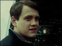 Comment s'appelle le mchant poseur de bombe de  Source Code  ?