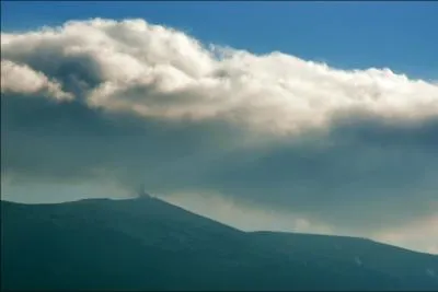 Il y a plusieurs Monts Chauves dans le monde. En France, quel mont est aussi ainsi nomm ?