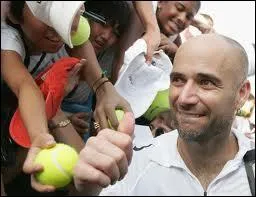 Cette star du sport avait une magnifique chevelure, retenue par un bandeau, aux dbuts de sa carrire et est passe au  chauve  pour sa seconde partie de carrire. Qui est-ce ?