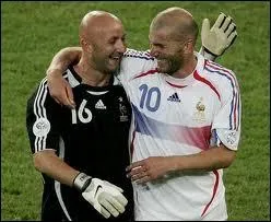 Barthez-Zidane, le couple de chauves le plus le plus admir de France en 1998, lors de la Coupe du Monde de football ! Un documentaire  succs a t fait sur l'quipe, son titre est ?