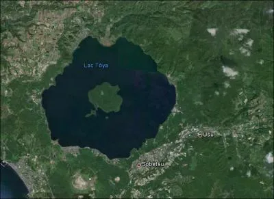 Dans quel pays se trouve le lac Tya ?