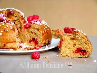 Brioche savoyarde fourre aux pralines. Je suis...