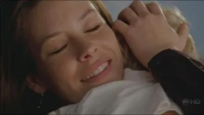  Mres ennemies  : Comment s'appelle le bb de Kate dans les flash-back ?