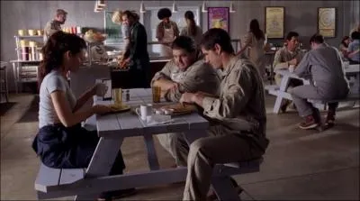  Le prisonnier  : Qui dit  Kate que Sawyer et Juliet sont ensemble ?