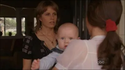  Le pass, c'est le pass ...   : Pourquoi Kate est-elle retourne sur l'le ?