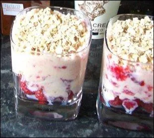 Cranachan : ce  succulent  dessert cossais est compos de Crme fouette, whisky, framboises et ...