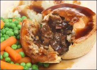 Steak and kidney pie : Servie toute l'anne, mais avec une prdilection pour le soir de la saint Sylvestre, juste aprs les 12 coups de minuit, c'est une tourte de viande de boeuf et de :
